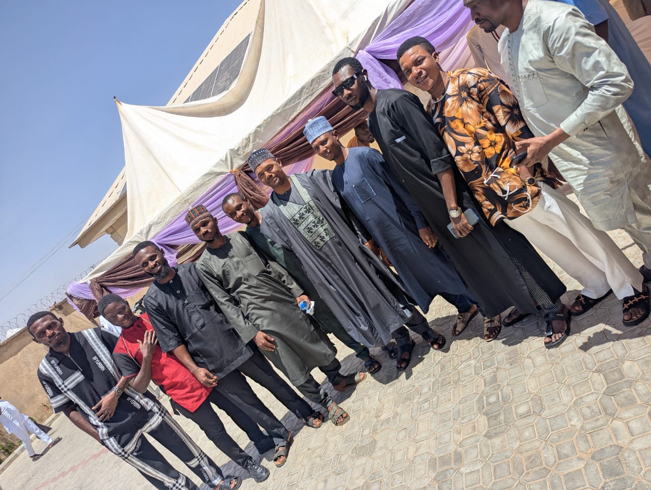 Some of the Gidan dawa FC players payed a warm visit to the residents of  their own teammate Dr Zayad (Rector KSITM) on a Sallah feast day.