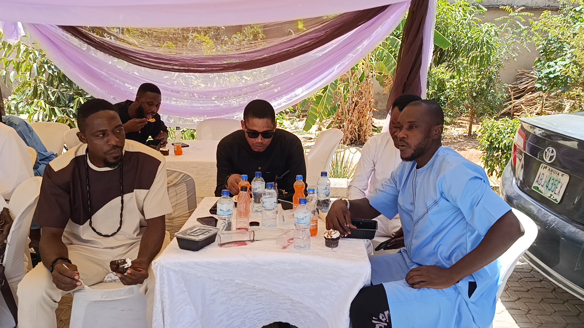 Some of the Gidan dawa FC players payed a warm visit to the residents of  their own teammate Dr Zayad (Rector KSITM) on a Sallah feast day.