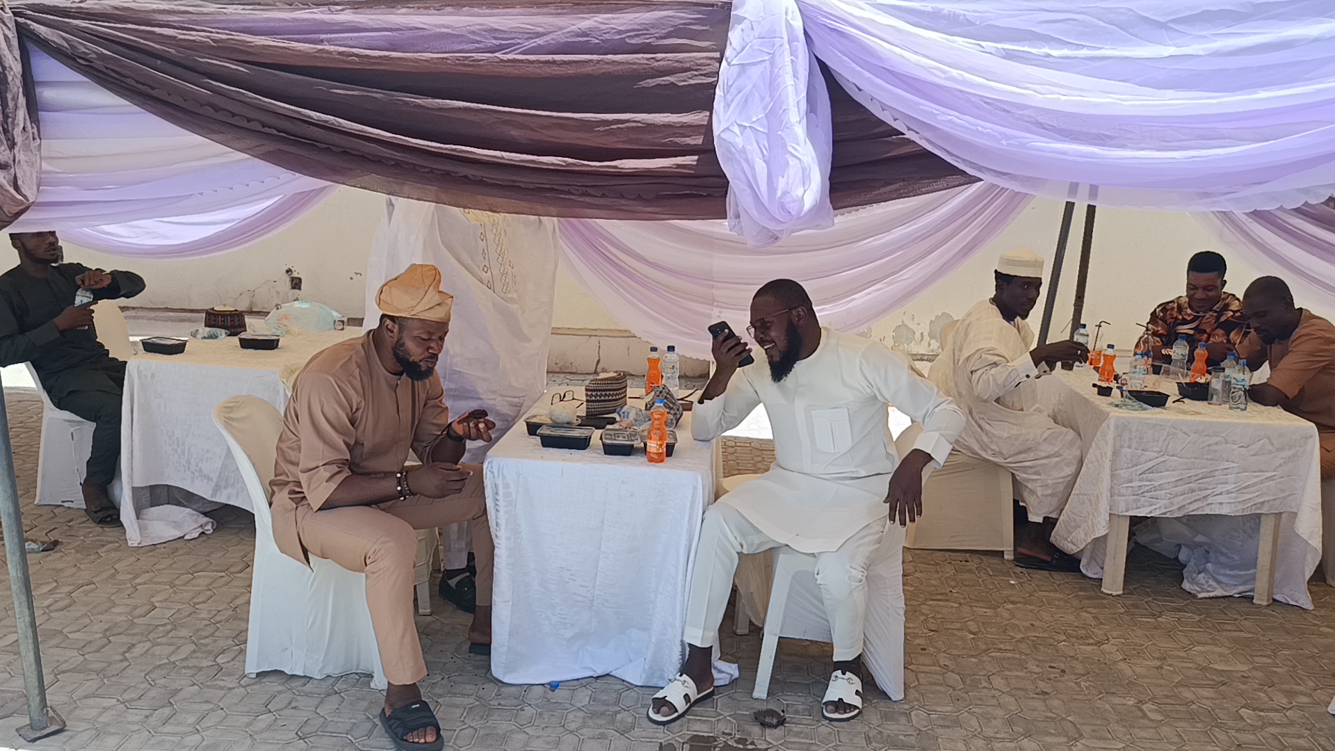 Some of the Gidan dawa FC players payed a warm visit to the residents of  their own teammate Dr Zayad (Rector KSITM) on a Sallah feast day.